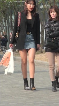 【海阔天空系列CD第1季】极品高颜值时尚小姐姐骚丁，JK少女街头扭屁股[高清无水原档]10V 截图1