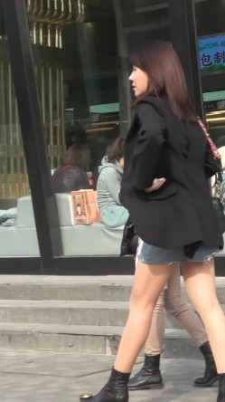 【海阔天空系列CD第1季】极品高颜值时尚小姐姐骚丁，JK少女街头扭屁股[高清无水原档]10V 截图11