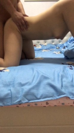 西安夫妻、八字奶人妻做爱像杀猪一样，又浪又爱做，被艹得嘶声歇底 截图9