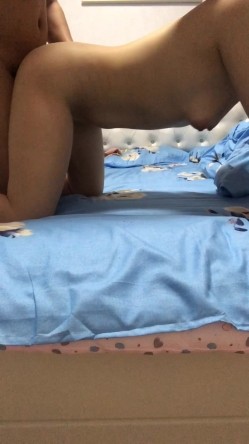 西安夫妻、八字奶人妻做爱像杀猪一样，又浪又爱做，被艹得嘶声歇底 截图12
