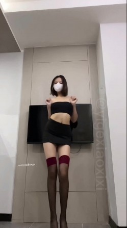 《最新 精品 福利》 青春无敌 抖音风极品身材网红女神【小西西】付费VIP群裸舞完整版 逆天大长腿扭得与众不同看硬了 截图4