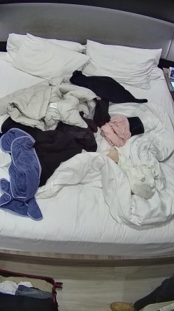 酒店针孔偷拍 ️粉色睡衣微胖小妹惹得精壮男友一炮接一炮操 截图9