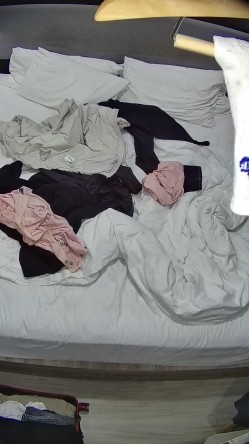 酒店针孔偷拍 ️粉色睡衣微胖小妹惹得精壮男友一炮接一炮操 截图13