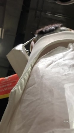 大型超市偷拍很有韵味的美少妇 没穿内裤超刺激 截图14