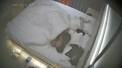 酒店偷拍年轻小伙把女友的逼逼擦干净狂舔后各种体位疯狂撞击干完不忘给逼逼拍照 截图6