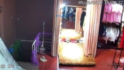 19年最影楼无良老板安装摄像头偷拍前来拍婚纱照的小娘子们 截图1