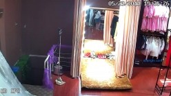 19年最影楼无良老板安装摄像头偷拍前来拍婚纱照的小娘子们 截图3
