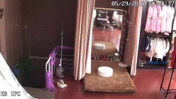 19年最影楼无良老板安装摄像头偷拍前来拍婚纱照的小娘子们 截图13