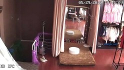 19年最影楼无良老板安装摄像头偷拍前来拍婚纱照的小娘子们 截图14