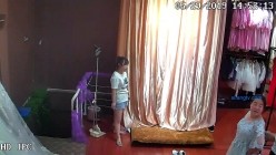 19年最影楼无良老板安装摄像头偷拍前来拍婚纱照的小娘子们 截图16