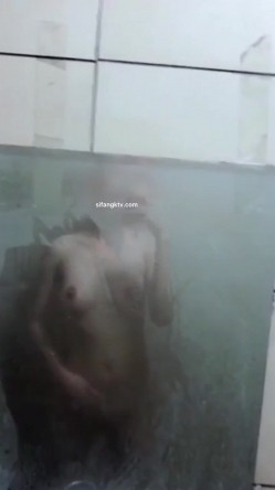 大吃一精 美颜还是精子好 美丽少妇全靠精子美颜 一顿抽插猛操爆精颜射吞精 味道还不错哟 完美露脸 高清1080P版 截图4