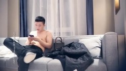 七天高端外围 清纯十八岁女孩被操出血后哭了 截图4