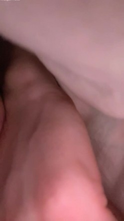 核弹！新女神下海~20小时~【马日安娜】这个真的很漂亮（上部）！来大姨妈还大秀，经血直流，略重口~！ 截图2
