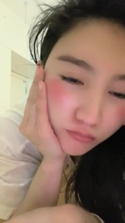 核弹！新女神下海~20小时~【马日安娜】这个真的很漂亮（上部）！来大姨妈还大秀，经血直流，略重口~！ 截图7