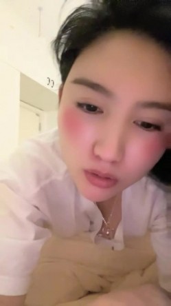 核弹！新女神下海~20小时~【马日安娜】这个真的很漂亮（上部）！来大姨妈还大秀，经血直流，略重口~！ 截图8