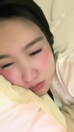 核弹！新女神下海~20小时~【马日安娜】这个真的很漂亮（上部）！来大姨妈还大秀，经血直流，略重口~！ 截图9