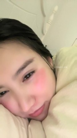 核弹！新女神下海~20小时~【马日安娜】这个真的很漂亮（上部）！来大姨妈还大秀，经血直流，略重口~！ 截图12