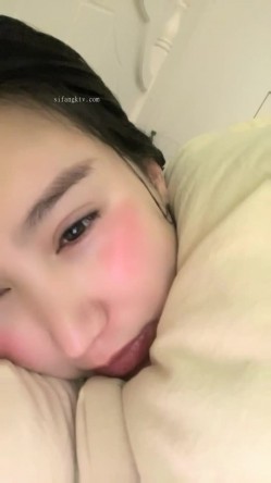 核弹！新女神下海~20小时~【马日安娜】这个真的很漂亮（上部）！来大姨妈还大秀，经血直流，略重口~！ 截图13