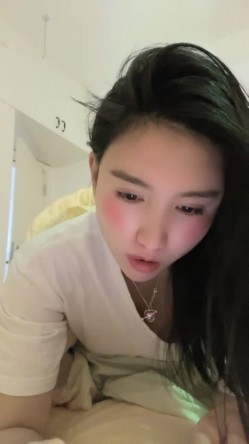 核弹！新女神下海~20小时~【马日安娜】这个真的很漂亮（上部）！来大姨妈还大秀，经血直流，略重口~！ 截图14