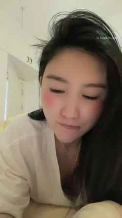 核弹！新女神下海~20小时~【马日安娜】这个真的很漂亮（上部）！来大姨妈还大秀，经血直流，略重口~！ 截图15