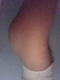 穷人女神富人母狗，颜值气质天花板奶茶【你的阿莓】土豪定制，自抠放尿大姨妈洗澡各种展示极度反差 截图11