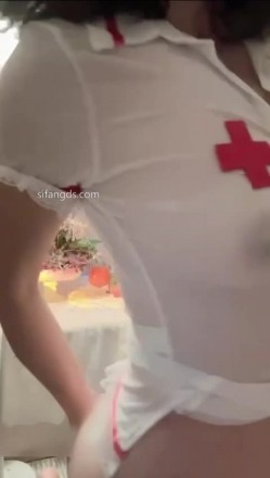 抖音极品熟女【蓝姐姐】隔壁精致的阿姨，道具自慰，大尺度掰逼展示，喜欢靓熟女的不可错过 截图1
