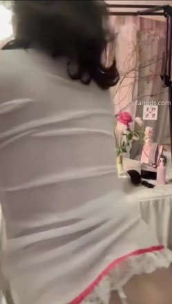 抖音极品熟女【蓝姐姐】隔壁精致的阿姨，道具自慰，大尺度掰逼展示，喜欢靓熟女的不可错过 截图3