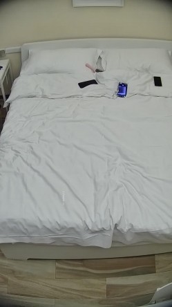 酒店偷拍连续几天入住年轻情侣爱喝酒的呆萌美女宿醉未醒裸奔吵架崩溃大哭 截图3