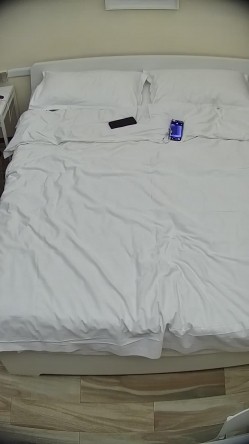 酒店偷拍连续几天入住年轻情侣爱喝酒的呆萌美女宿醉未醒裸奔吵架崩溃大哭 截图4