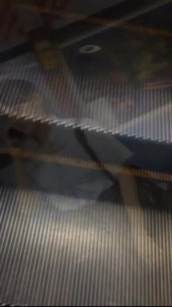 奥义 跟着美女后面偷偷掀开裙子偷拍 截图10