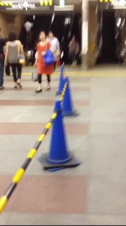 奥义 跟着美女后面偷偷掀开裙子偷拍 截图13