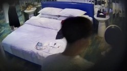 安防酒店摄像头偷拍校园嘻哈时尚美女和爱舔脚变态男友啪啪 截图2