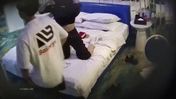 安防酒店摄像头偷拍校园嘻哈时尚美女和爱舔脚变态男友啪啪 截图7