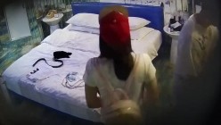 安防酒店摄像头偷拍校园嘻哈时尚美女和爱舔脚变态男友啪啪 截图13