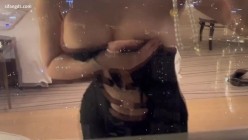 【秀人模特】小海臀Rena，包臀凸点无内，微信私拍福利。公车发骚，奶头侧漏 截图4