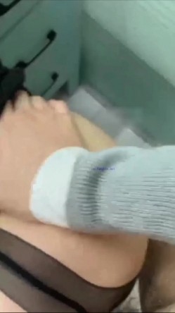 超顶反差婊少妇公务员美熟女【蓝阿姨】厚厚的红唇显得无比性感，口交舌功了得 截图9