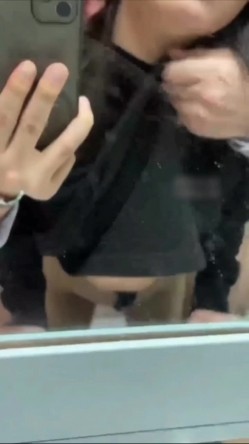 超顶反差婊少妇公务员美熟女【蓝阿姨】厚厚的红唇显得无比性感，口交舌功了得 截图10
