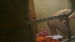 偷拍女生在家里洗澡 截图12