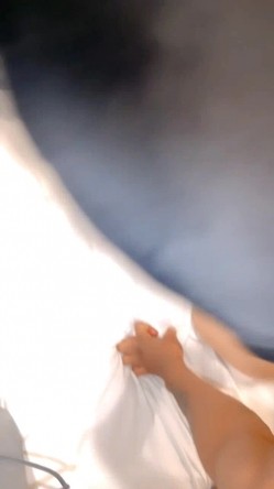 跟黑驴一起5P两个风骚少妇，揉奶玩逼黑鸡巴双插骚逼和菊花，母狗被操到红温 截图4