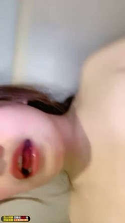 《稀缺资源 ️变态猛女》白皙气质妹表里不一极度反差各种逆天暴力虐阴鸭嘴钳直接紫薇子宫拳交鸡蛋苹果橙子等各种水果往里塞2 截图3