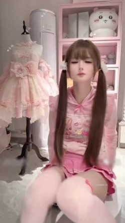 超美颜值少女『季雨』逼脸同框自慰福利，绝美容颜白虎粉穴，清纯靓丽的外表下有一颗淫荡的心 截图1
