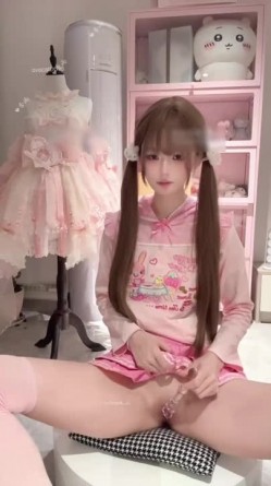超美颜值少女『季雨』逼脸同框自慰福利，绝美容颜白虎粉穴，清纯靓丽的外表下有一颗淫荡的心 截图2
