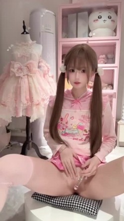 超美颜值少女『季雨』逼脸同框自慰福利，绝美容颜白虎粉穴，清纯靓丽的外表下有一颗淫荡的心 截图3