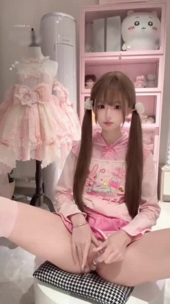 超美颜值少女『季雨』逼脸同框自慰福利，绝美容颜白虎粉穴，清纯靓丽的外表下有一颗淫荡的心 截图9