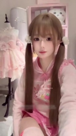 超美颜值少女『季雨』逼脸同框自慰福利，绝美容颜白虎粉穴，清纯靓丽的外表下有一颗淫荡的心 截图12