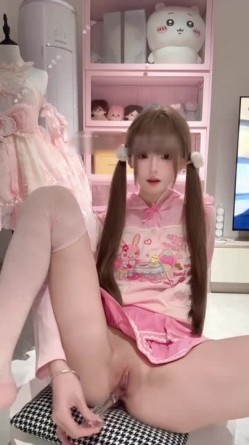 超美颜值少女『季雨』逼脸同框自慰福利，绝美容颜白虎粉穴，清纯靓丽的外表下有一颗淫荡的心 截图15