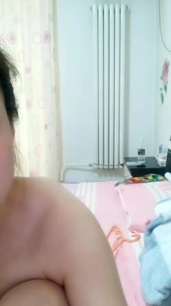 县城的极品小少妇，【小河弯弯】，户外尿尿~道具自慰~无套啪啪~内射口爆吞精 截图9