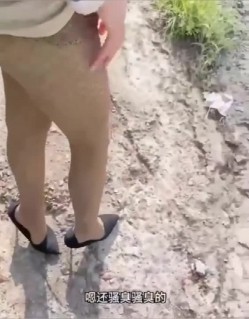 高速路边操小姨子给来往司机看 真刺激 截图4