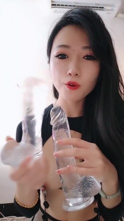 电臀舞女来袭来姨妈也要秀，马甲线细腰顶级肥臀，脱下珍珠内裤肛塞假屌爆插，趴在地上抖臀，极品美腿欲仙欲死 截图11