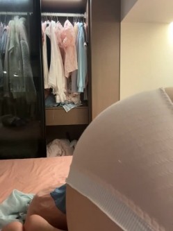 stripchat平台的人气女神，19岁学生妹，【Olivia】，童颜巨乳，高潮狂喷水，跟个水龙头一样，震撼刺激，屌爆了！ 截图3